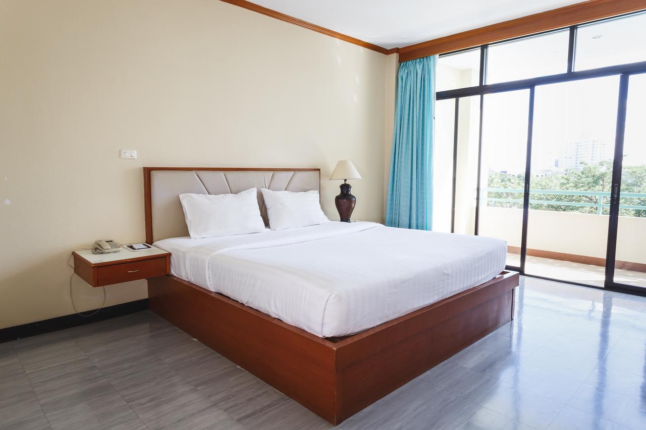 Surin Majestic Hotel Екстериор снимка