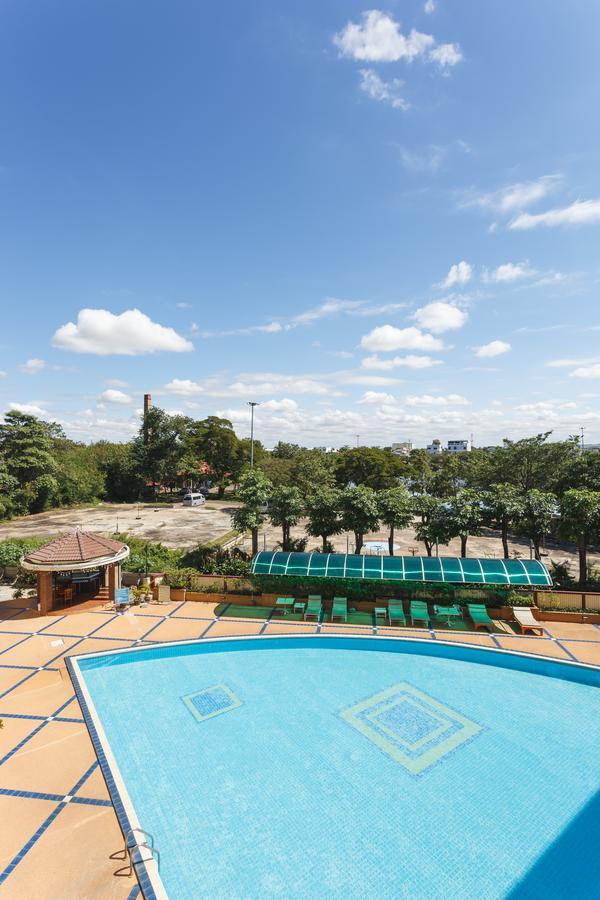 Surin Majestic Hotel Екстериор снимка