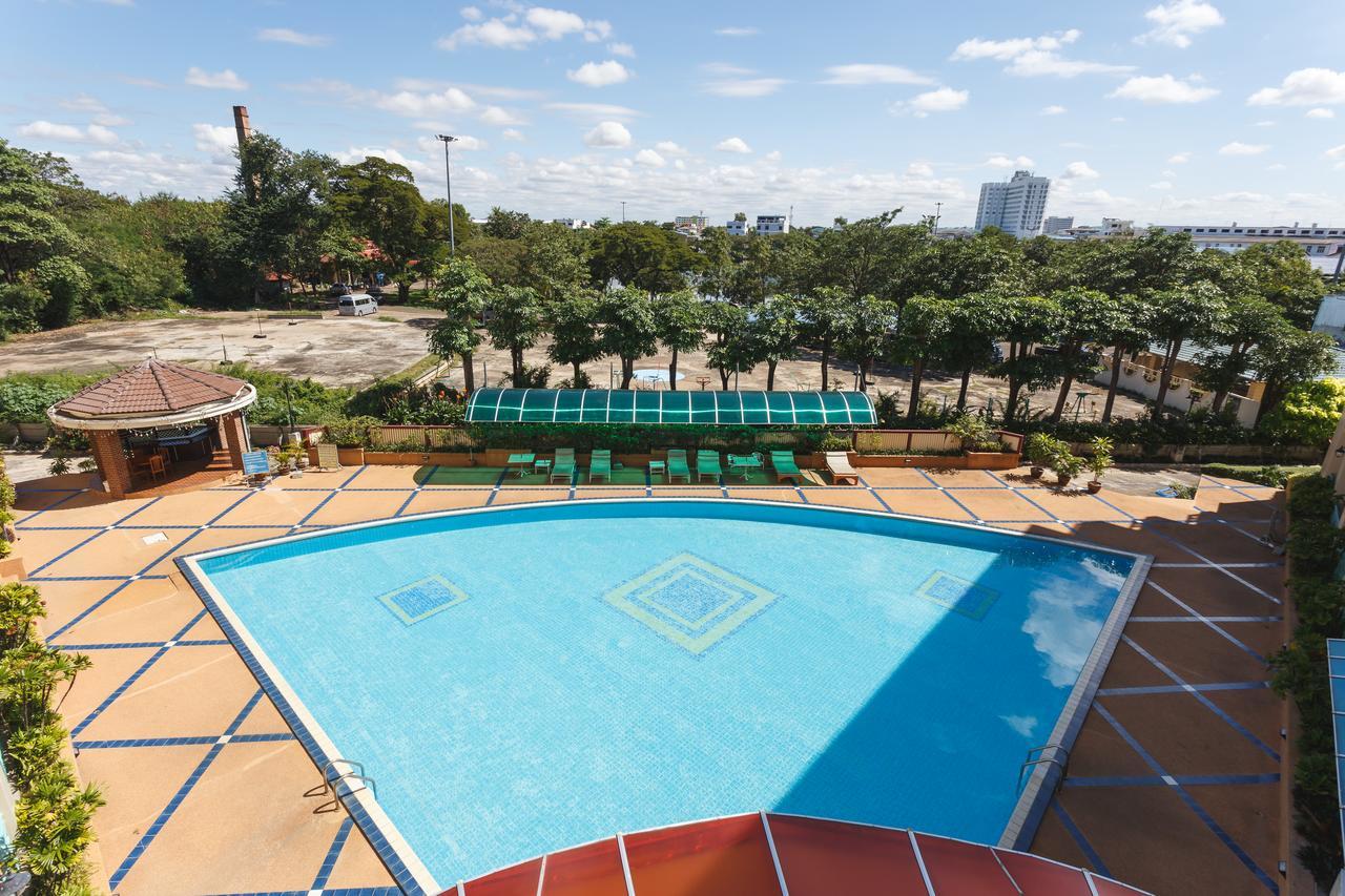 Surin Majestic Hotel Екстериор снимка